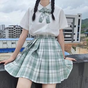 pleated skirt